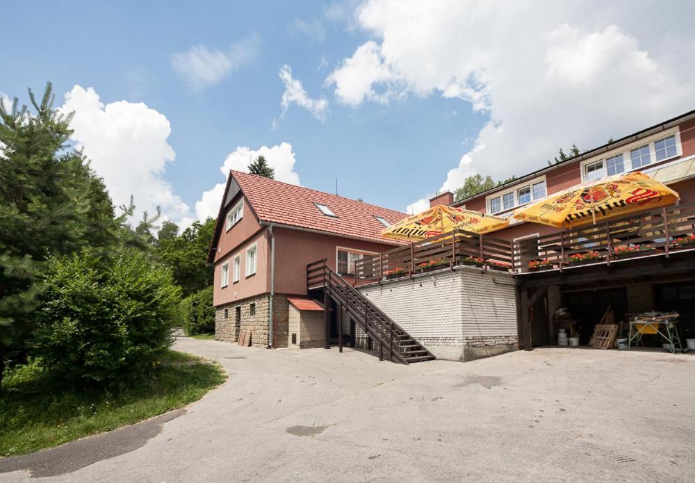 Monte Lope Hotell Bystrice pod Lopenikem Exteriör bild