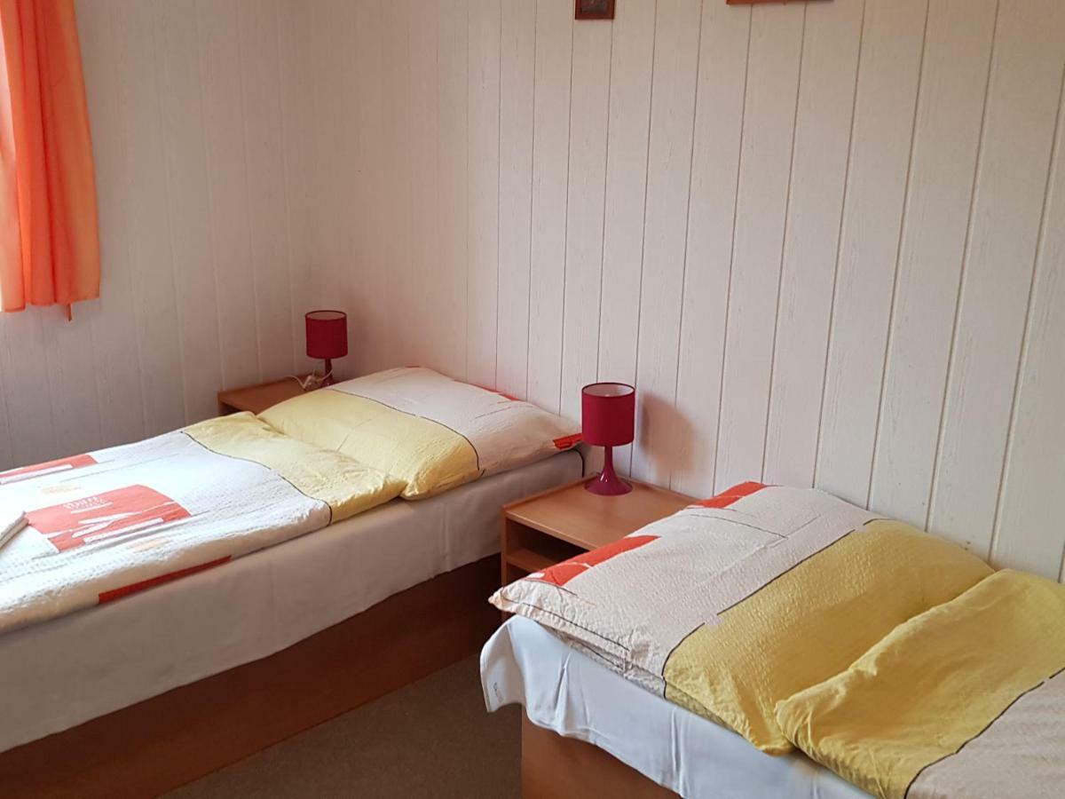 Monte Lope Hotell Bystrice pod Lopenikem Exteriör bild